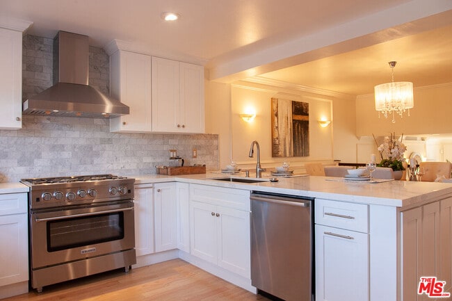 Building Photo - 4804 La Villa Marina