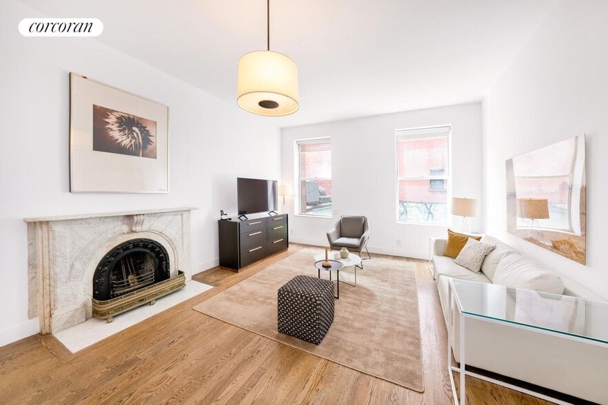 Primary Photo - 120 E 19th St