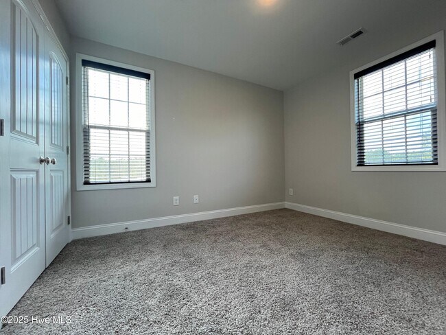 Building Photo - 1295 Reservation Rd