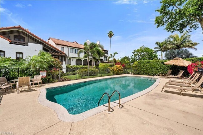 Building Photo - 5850 Pelican Bay Blvd