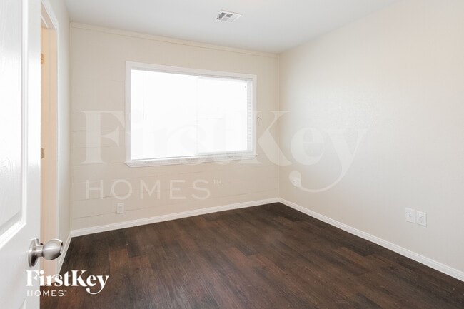 Building Photo - 2128 Carver Ave