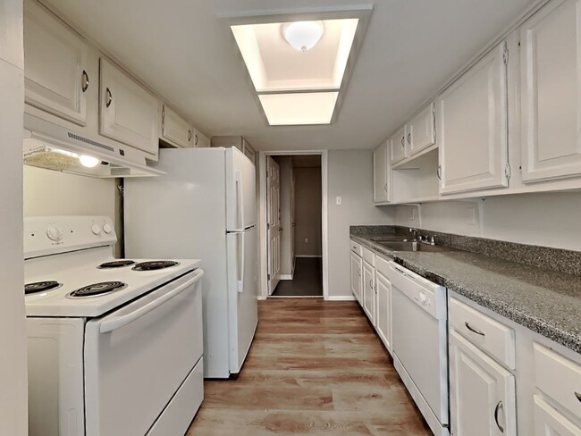 Building Photo - 3BR/1.5BA Home with Garage, Spacious Layout & Modern Upgrades