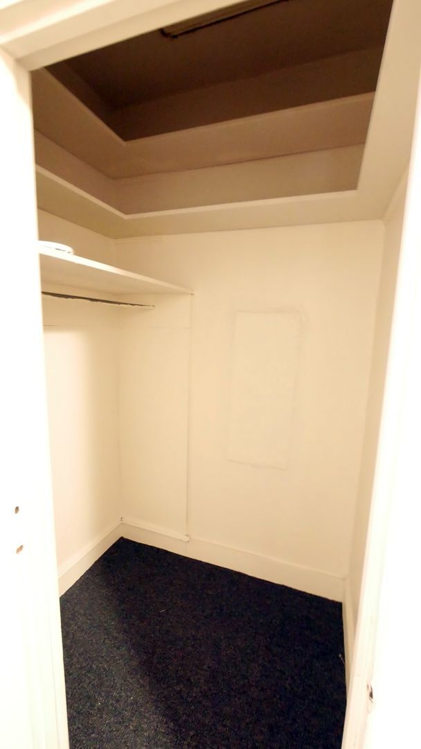 Building Photo - Updated large 2BR 1BA home with driveway p...