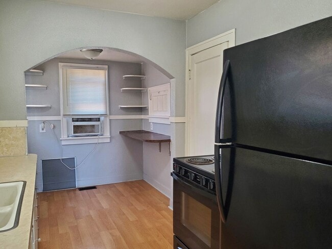 Building Photo - Charming 2BR/3BA Bungalow - Nevada-Lidgerw...