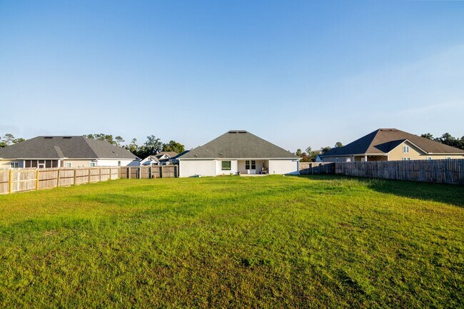 Building Photo - Don't Miss Out On This One!
