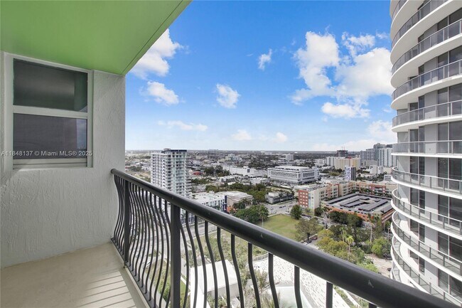 Building Photo - 1756 N Bayshore Dr