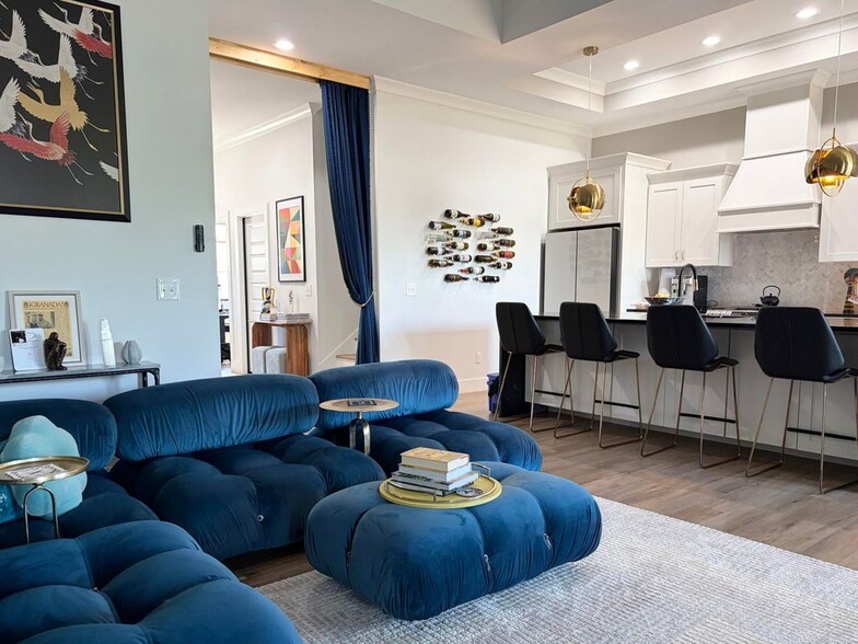 Building Photo - 8369 Snowdrop Wy