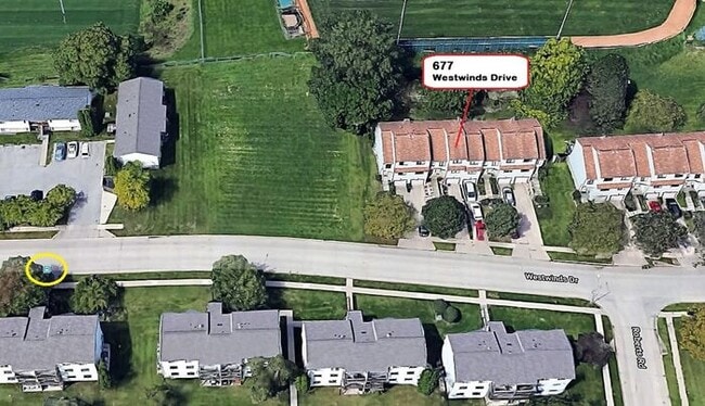 Building Photo - $1425 | 2 Bedroom + Den, 2.5 Bathroom TOWN...