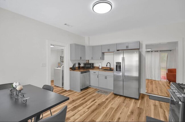 Building Photo - 521 E Water St