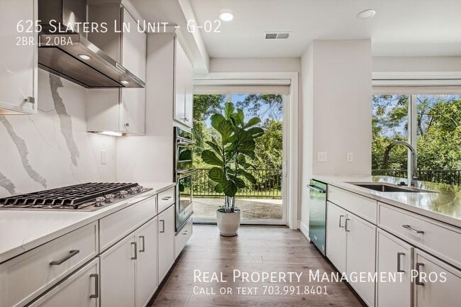 Building Photo - 625 Slaters Ln