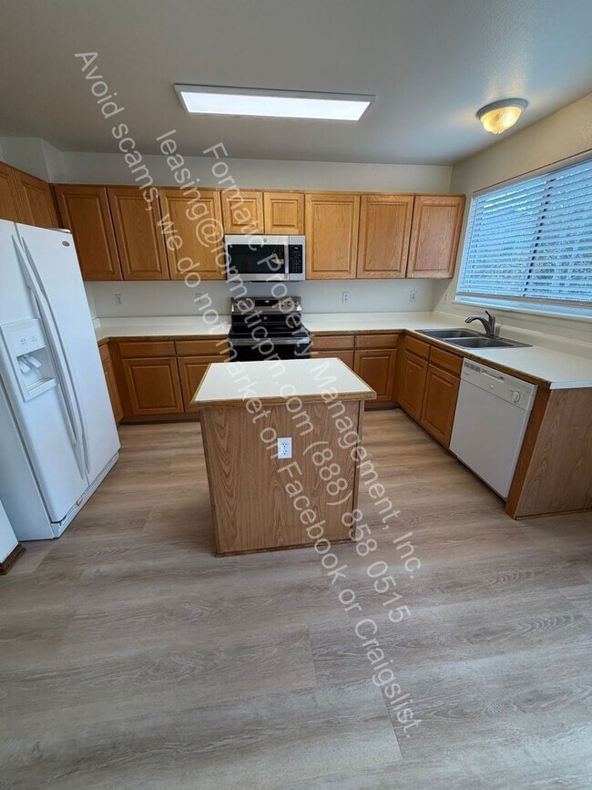 Building Photo - 9663 Lameria Dr