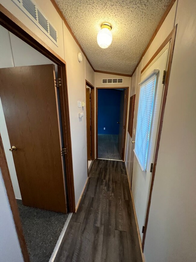 Building Photo - 3 Bed 2 Bath Mobile Home with Fenced Yard ...