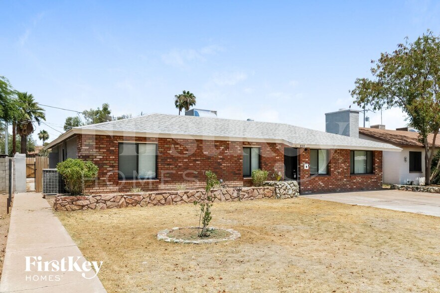 Building Photo - 806 E El Caminito Dr