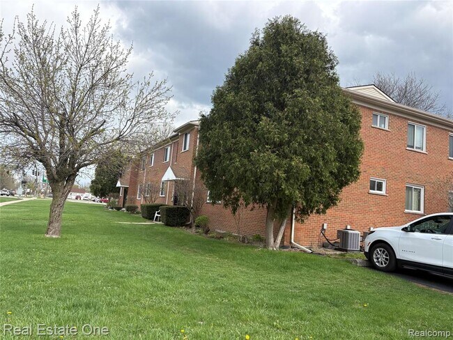 Building Photo - 18574 Masonic
