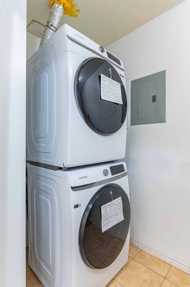 Building Photo - 1183 SE 1st Way