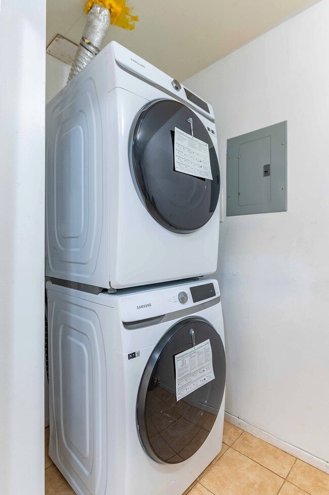 Building Photo - 1183 SE 1st Way