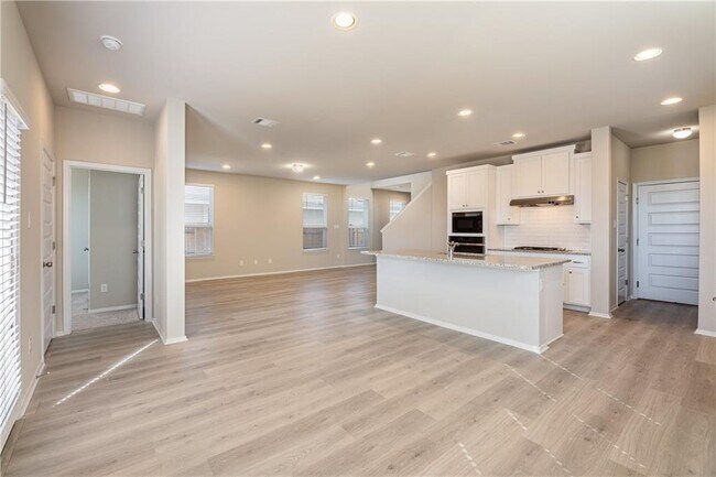 Building Photo - 220 Trailside Ln