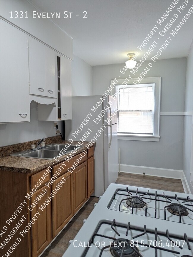 Building Photo - 1331 Evelyn St