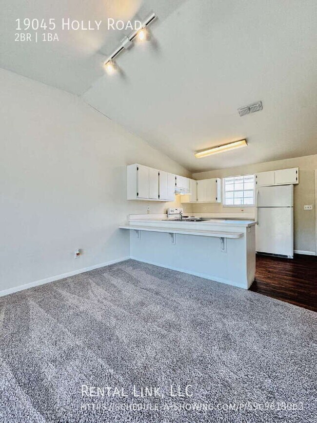 Building Photo - 19045 Holly Rd