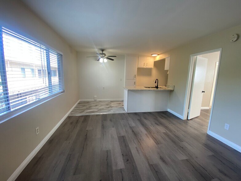 Building Photo - 1765