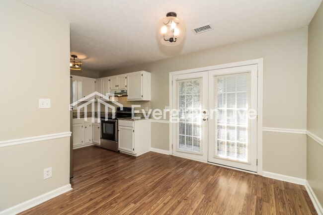 Building Photo - 4947 Farmstead Ct NE