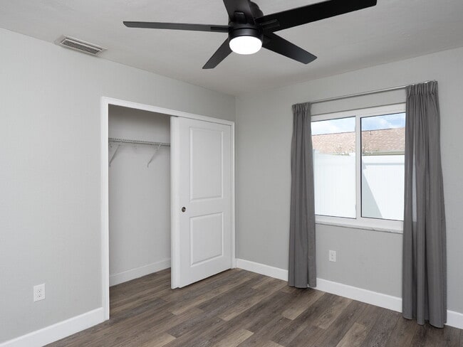 Building Photo - 153 Hourglass Dr