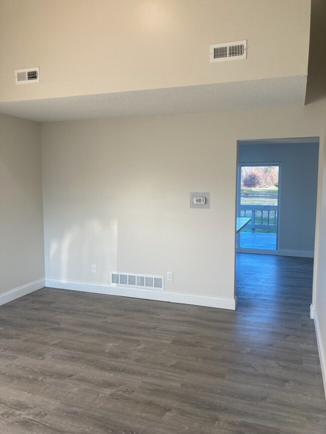 Building Photo - 6 Ram Ct