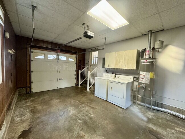 Building Photo - 1452 Elm St