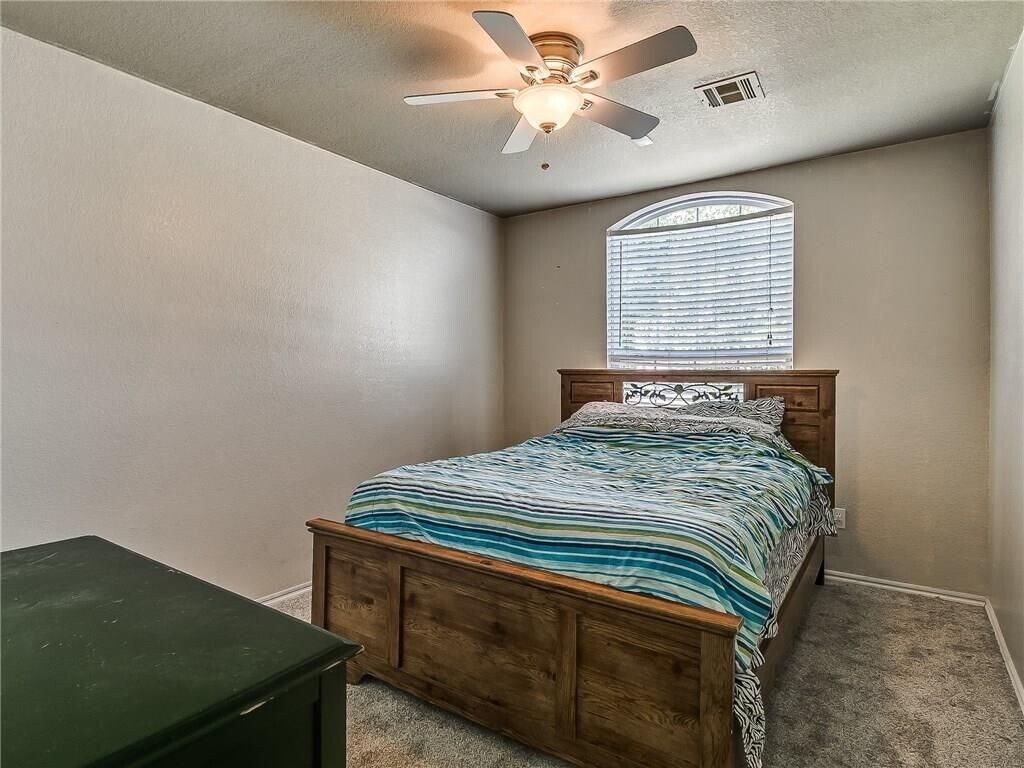 Building Photo - 8000 Woodhue Dr