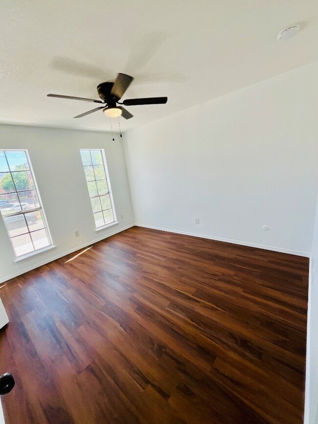 Building Photo - 5509 Oakbriar Cir
