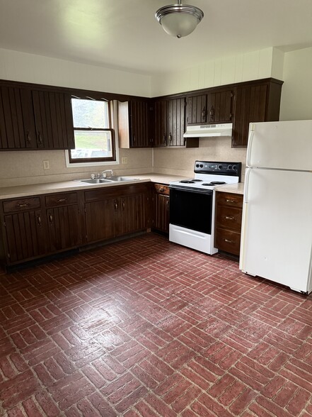 kitchen - 69 Lindbergh Dr