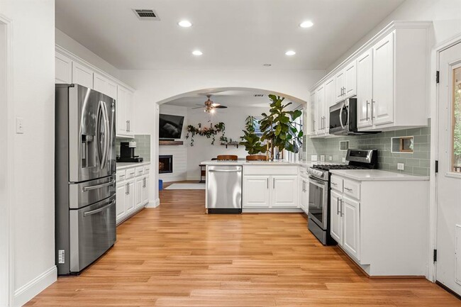 Building Photo - 10305 Channel Island Dr
