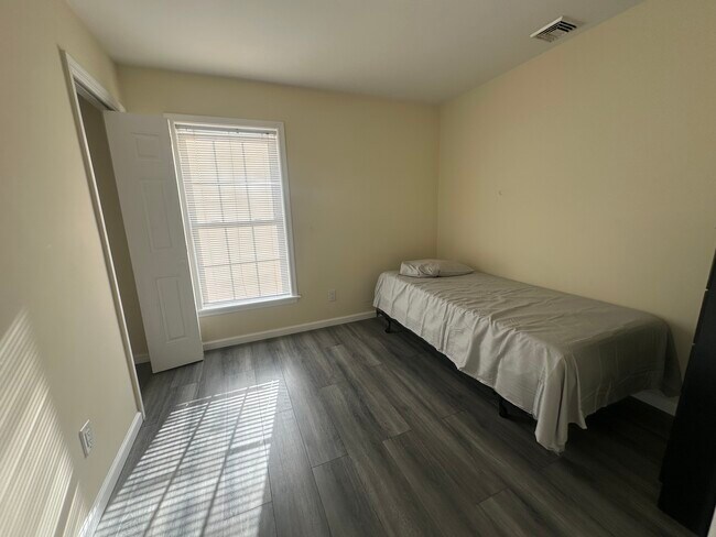 Upstairs Bed 1 - 209 Wilmer St