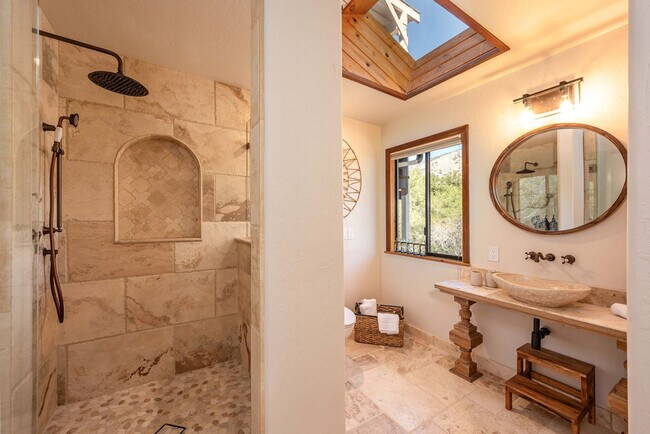 Building Photo - 43620 Washburn Dr