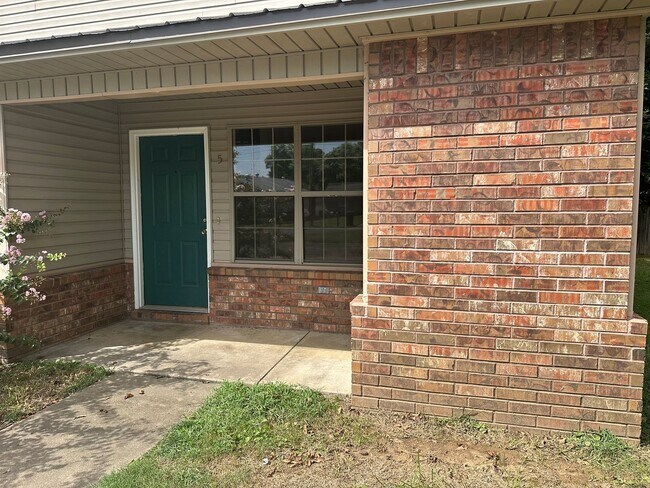 Primary Photo - 225 E L St