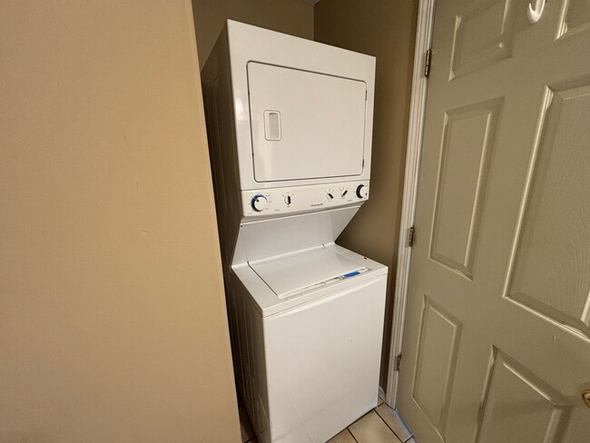 Building Photo - 112 W 15th St