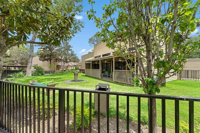 Building Photo - 2419 Briarwest Blvd