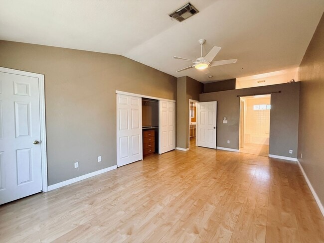 Building Photo - BEAUTIFUL 2 STORY TOWNHOME LOCATED IN THE SOUTHWEST!