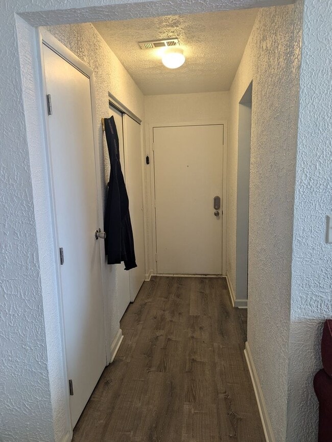 Building Photo - 2BR Condo in West Chester, **Pet Friendly-...