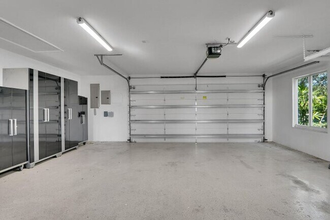 Building Photo - 8631 Steeplechase Dr