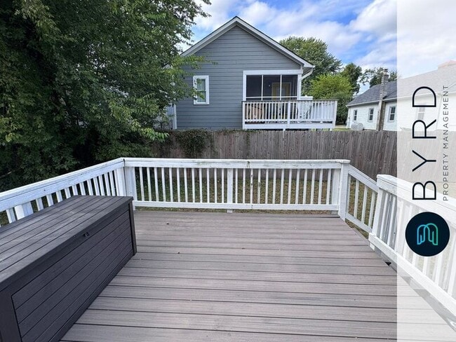 Building Photo - 115 E 14th St