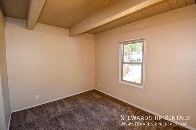 Building Photo - 2427 Miami Ln