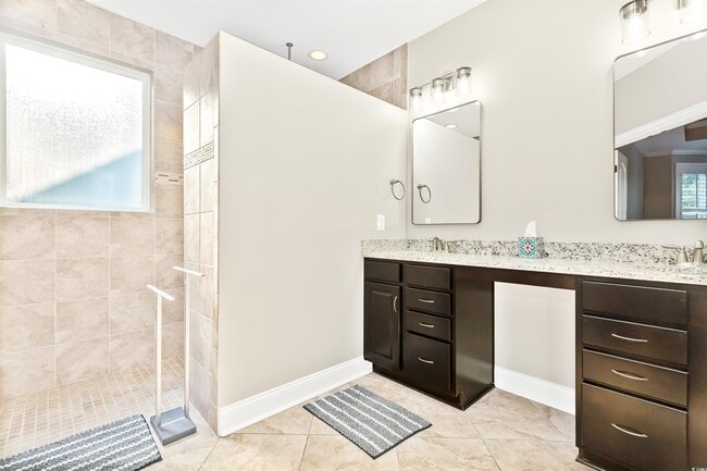 Building Photo - 1592 Buckingham Ave