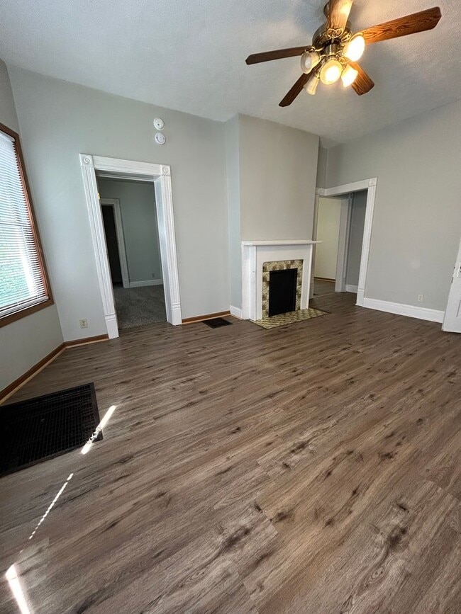 Building Photo - 638 N 8th St