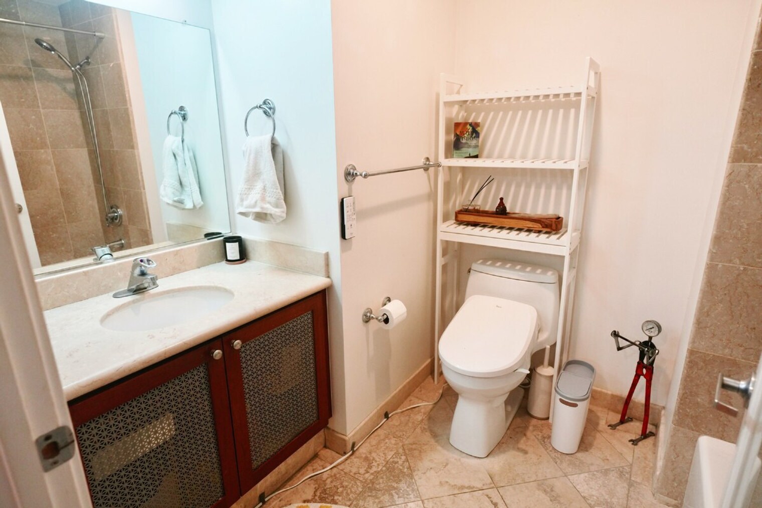 Building Photo - 670 5th St