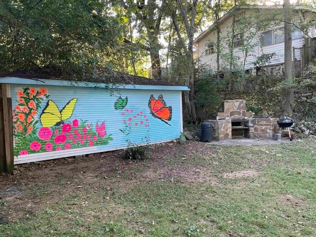 Building Photo - 404 N Jackson St