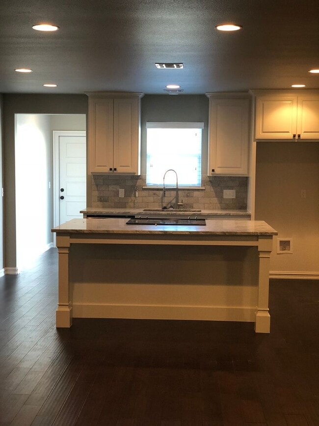 Building Photo - Brick Colonial - 3 Bedroom 2 Bath 1 Car Garage