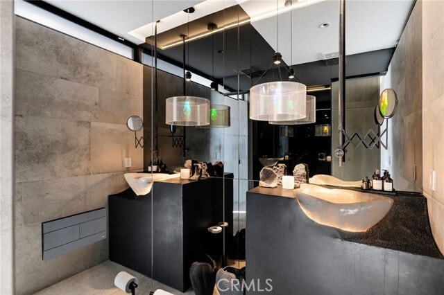 Building Photo - 121 25th St