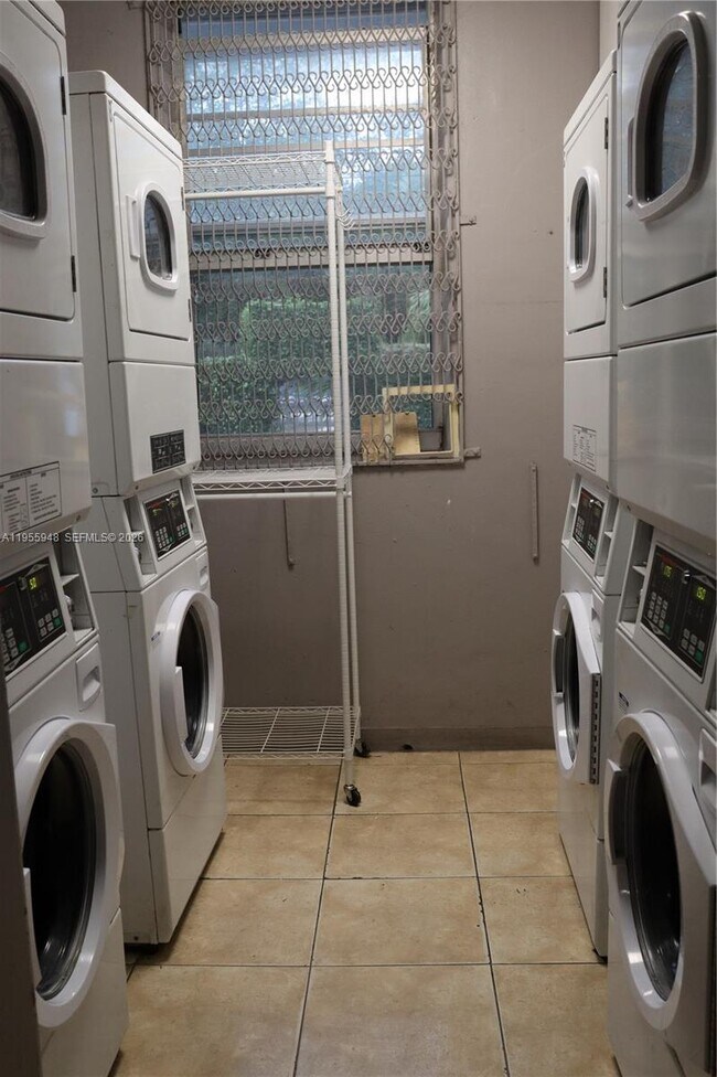 Building Photo - 7801 NE 4th Ct