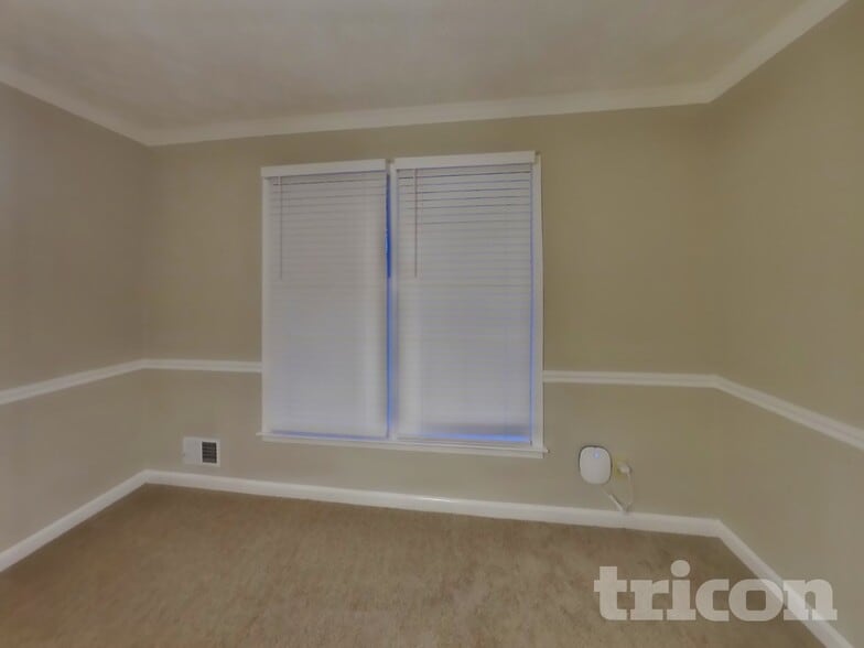 Building Photo - 305 Woodsong Dr